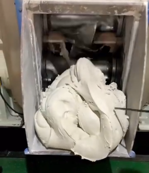 液壓翻轉(zhuǎn)式密煉機視頻